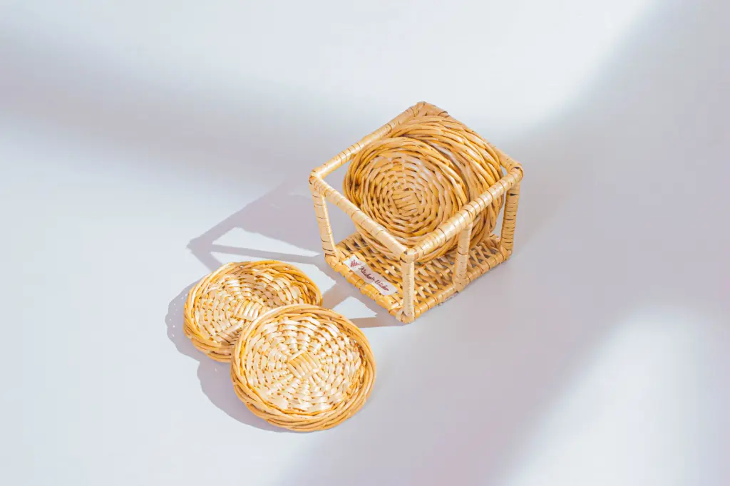 Rustic Natural Willow Wicker Coaster Set with Holder – Handwoven Elegance (Set of 6)